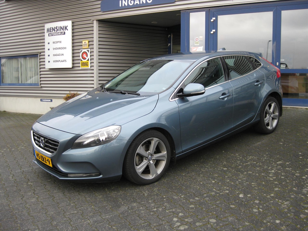 Volvo V40 - 1.6 T4 180PK Powershift Momentum - AutoWereld.nl