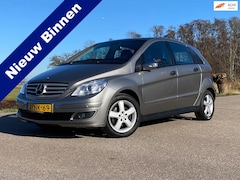 Mercedes-Benz B-klasse - 200 Automaat Clima Stoelverwarming Trekhaak 17" Velgen Bluetooth PDC Cruise Nieuwe APK