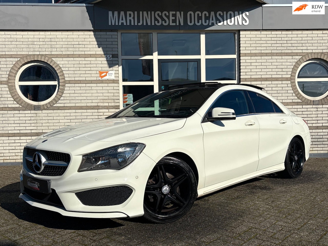 Mercedes-Benz CLA-Klasse - 180 AMG-Line |Cruise,Navi,PDC| - AutoWereld.nl