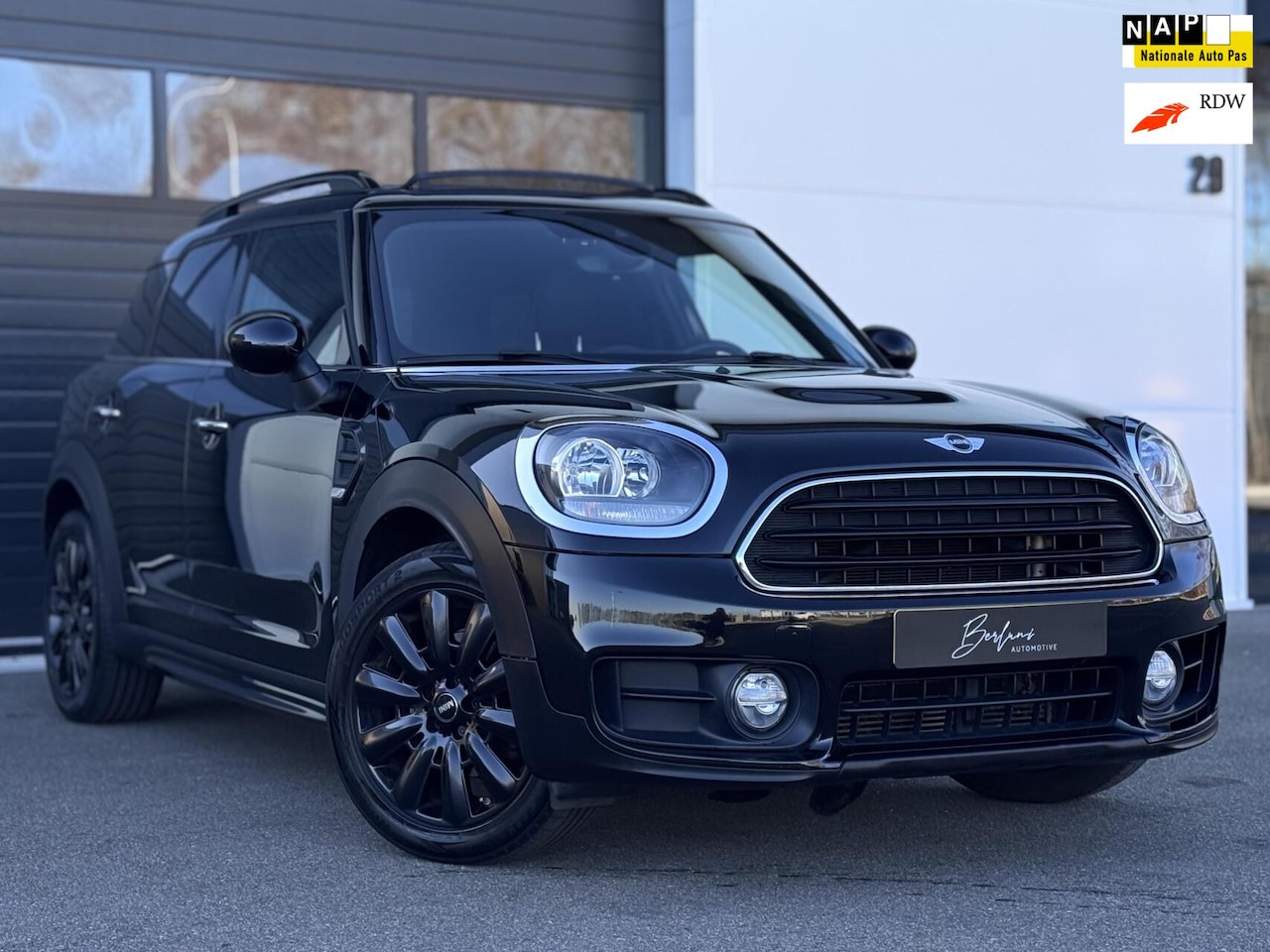 MINI Countryman - 1.5 Cooper Chili Pano|Org NL|Automaat|Black - AutoWereld.nl
