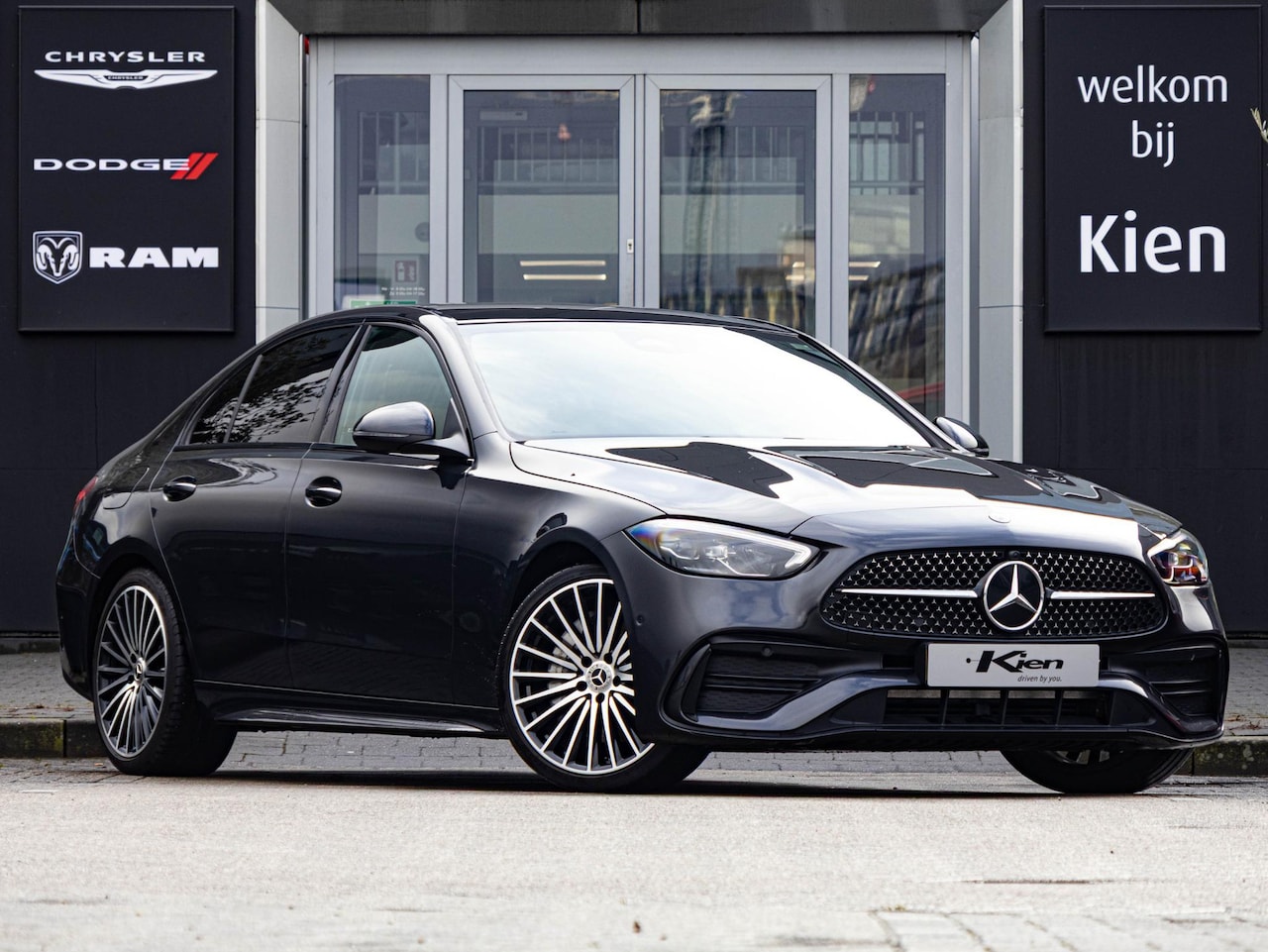 Mercedes-Benz C-klasse - 200 Launch Edition AMG Line | Pano-dak | 19" | LED | NL auto | - AutoWereld.nl