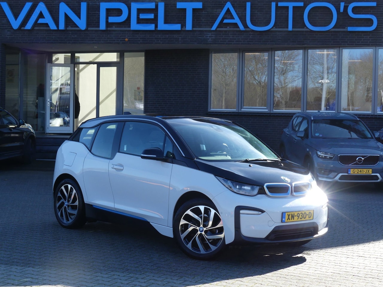 BMW i3 - Basis 120Ah 42 kWh / Pano / Harman Kardon - AutoWereld.nl
