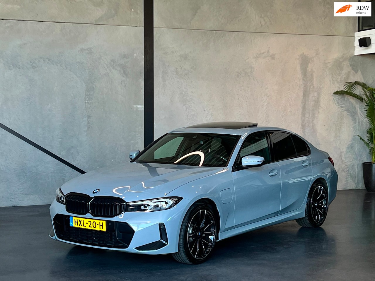 BMW 3-serie - 320e M-sport, Opendak, Brooklyn, CarPlay, Leer - AutoWereld.nl