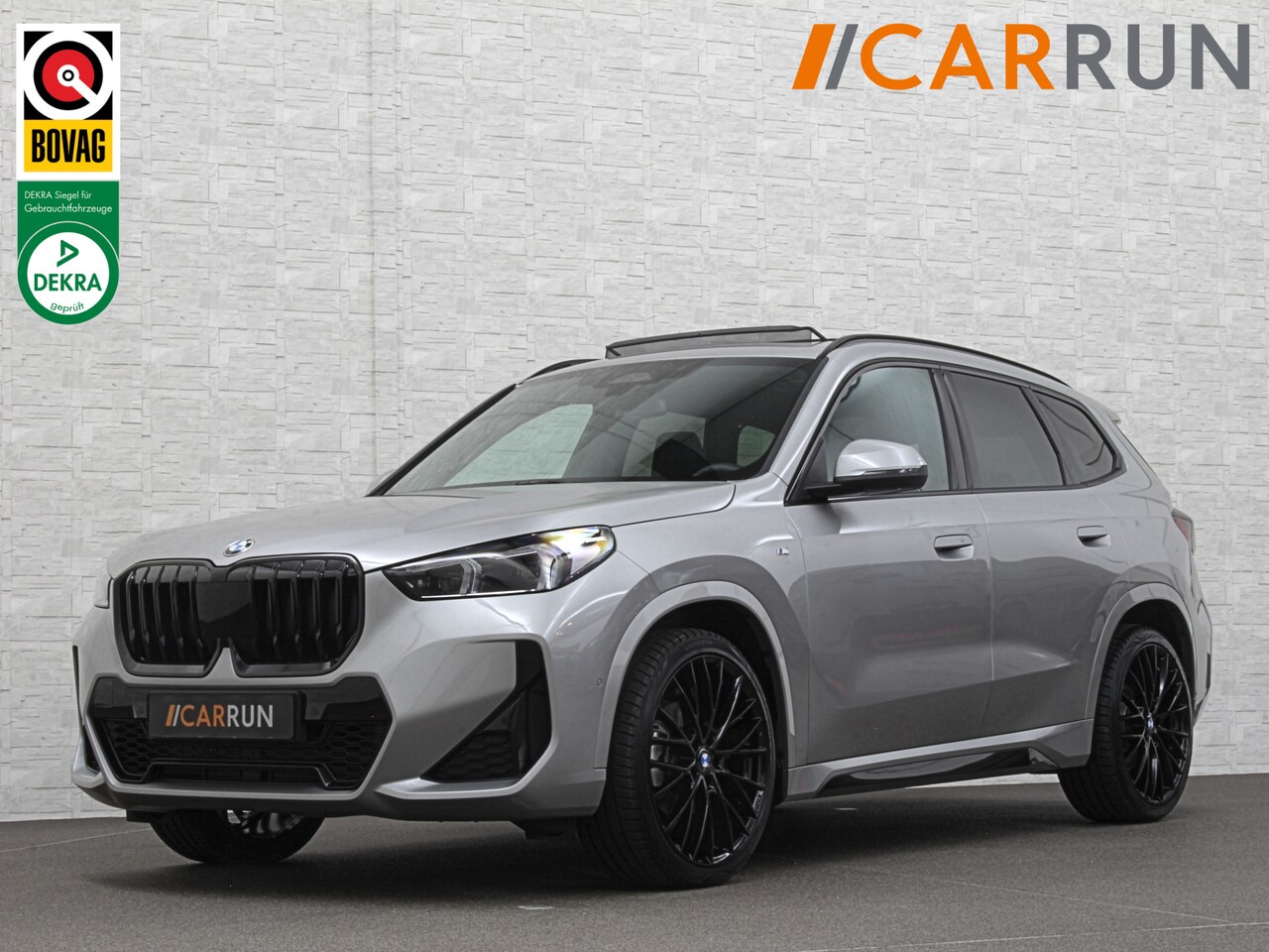 BMW X1 - 18i M-Sport | Panorama | Sportstoelen | Keyless-Entry | Sfeerverlichting | Achteruitrij-Ca - AutoWereld.nl