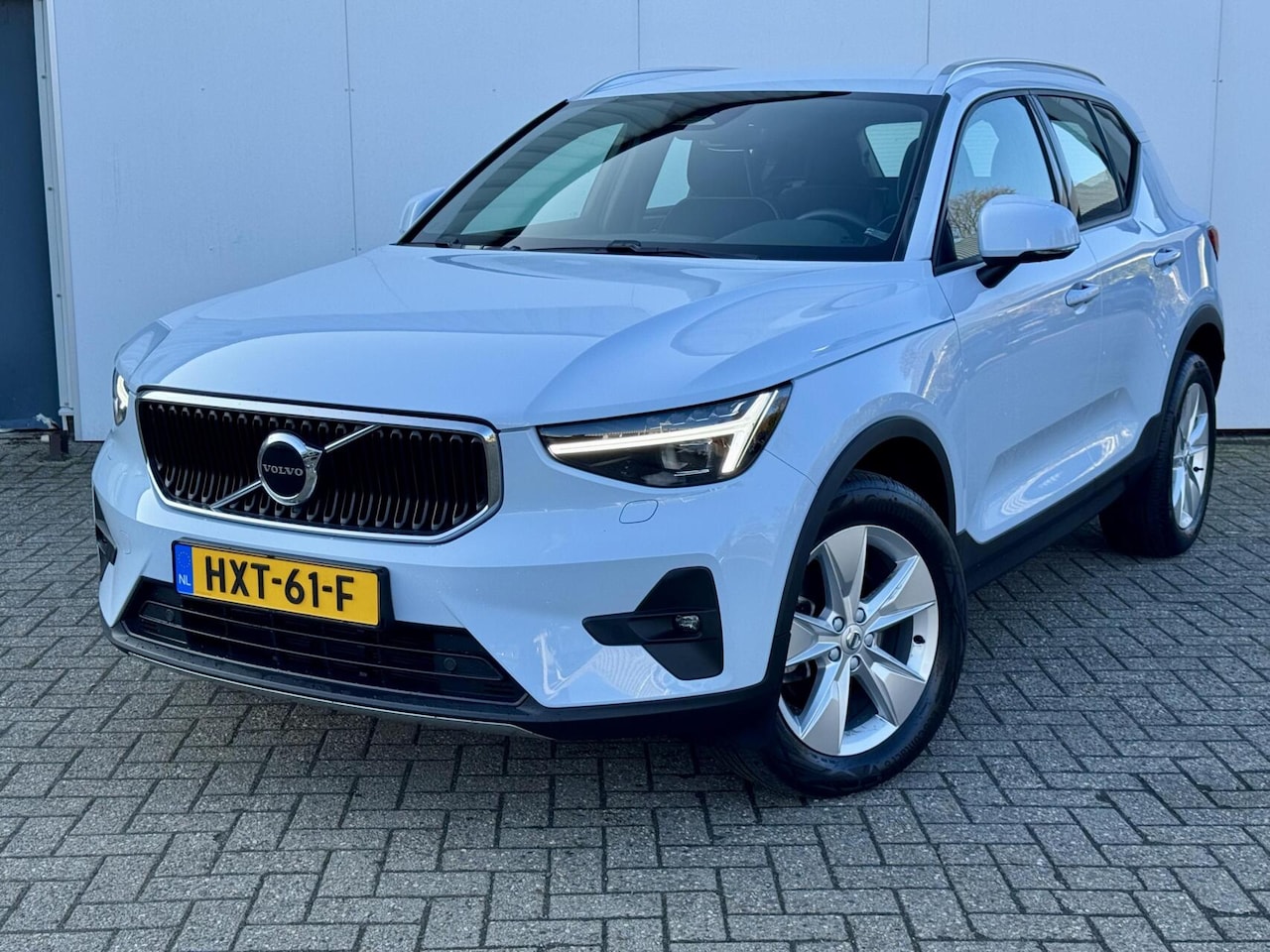 Volvo XC40 - B3 | Pixel LED | Verw.stuurwiel/stoelen | Elek.verstel.voorstoelen - AutoWereld.nl