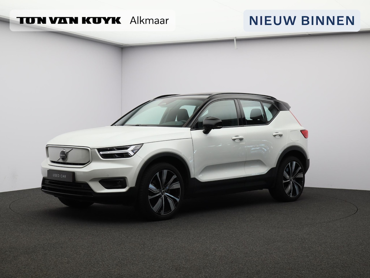 Volvo XC40 - Recharge P8 AWD R-Design / Panoramadak / 360 Camera / Harman Kardon / 20" Wielen / Nubuck - AutoWereld.nl
