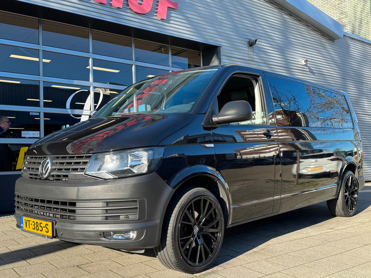 Volkswagen Transporter - 2.0 TDI L2H2 Highline Dubbel Cabine - AUTOMAAT I Navigatie I Leer I Airco I PDC I Trekhaak - AutoWereld.nl