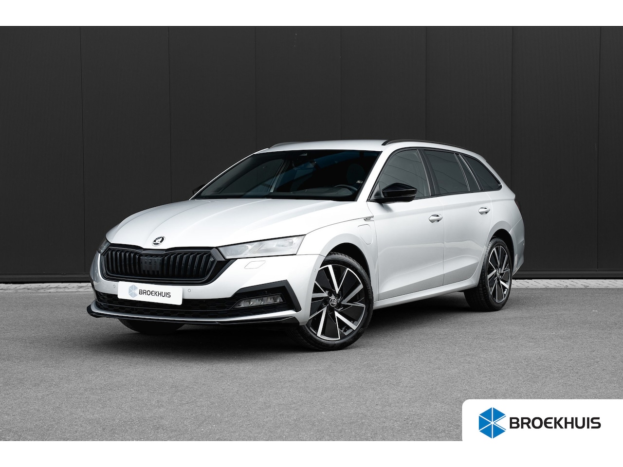 Skoda Octavia Combi - 1.4 TSI iV PHEV 204 PK Sportline Business Achteruitrijcamera | Head up | Keyless entry | C - AutoWereld.nl