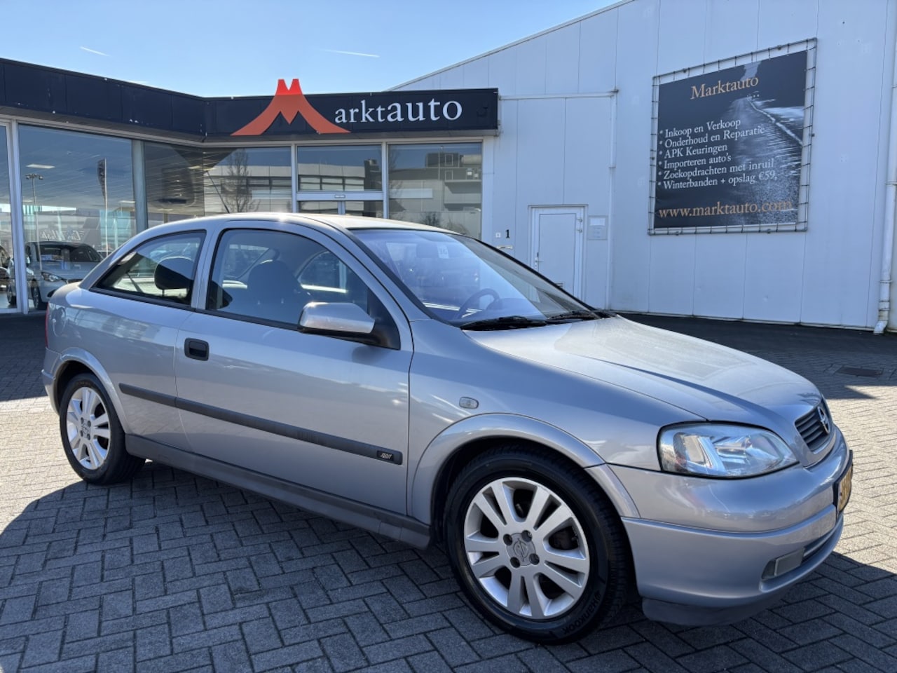 Opel Astra - 1.6-16V GL Airco Bluetooth - AutoWereld.nl