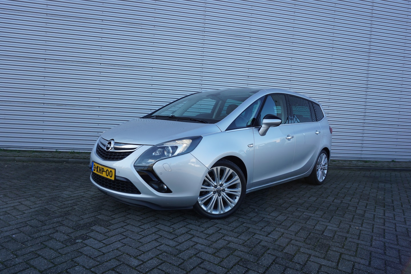 Opel Zafira Tourer - 1.4 Cosmo 7persoons - Airco / Navi / Cruise / Pano / Parkeers. / Trekhaak / Lm velgen / NA - AutoWereld.nl