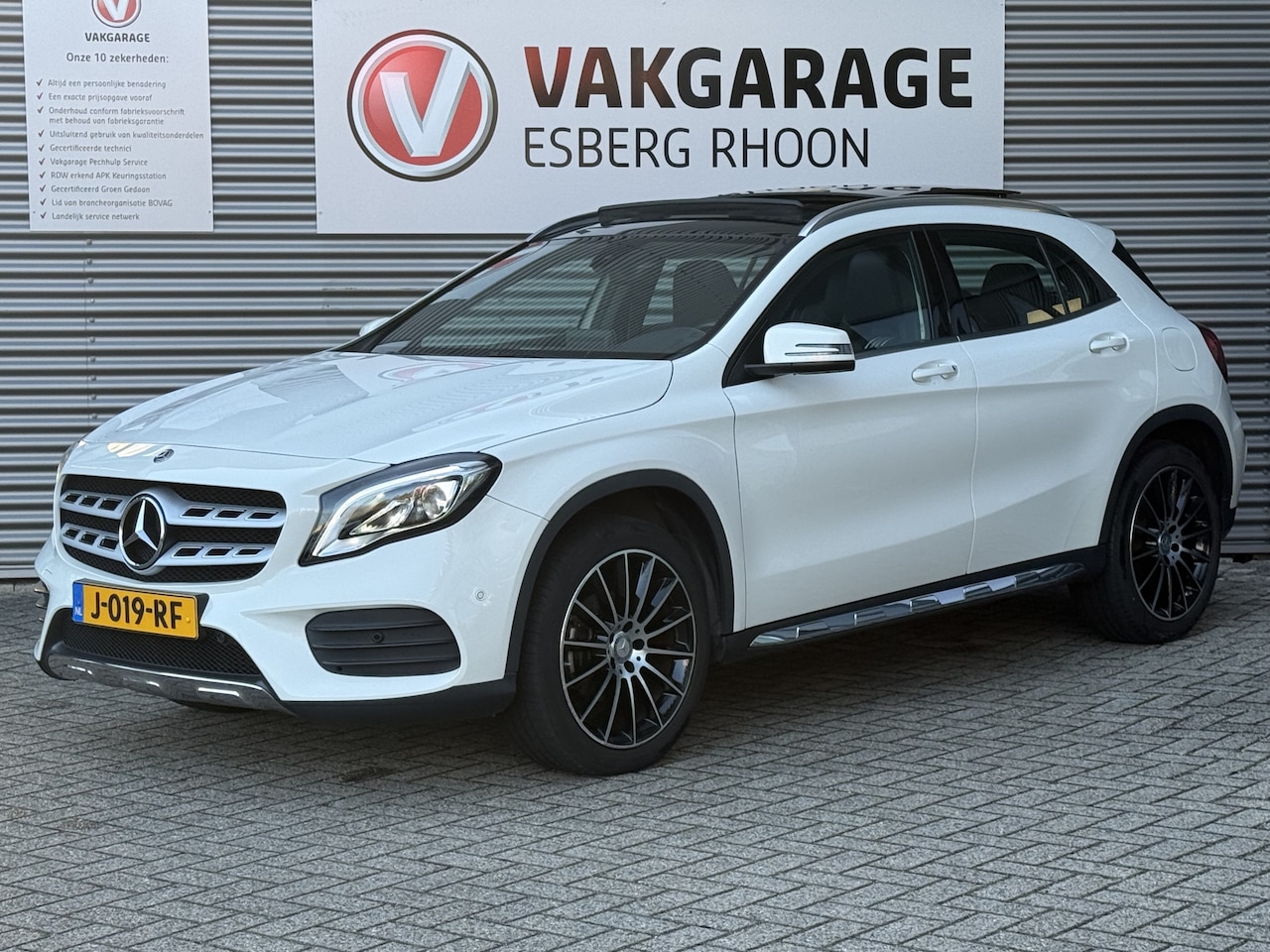 Mercedes-Benz GLA-Klasse - 200 Premium Plus AMG AUTOMAAT SCHUIFDAK - AutoWereld.nl