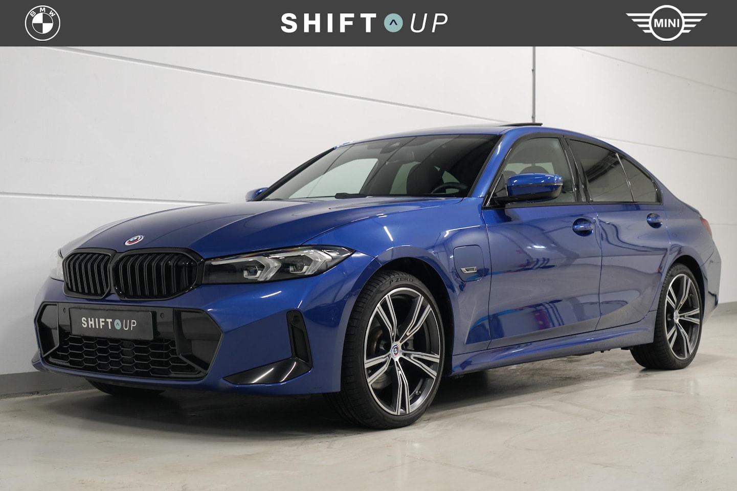 BMW 3-serie - 330e M-Sport | Schuifdak | Harman Kardon | Stuurverwarming - AutoWereld.nl