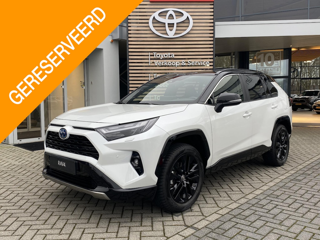 Toyota RAV4 - 2.5 Hybrid AWD Bi-Tone TREKHAAK STOEL/STUURVERW PARK-SENSOREN APPLE/ANDROID ELEK-ACHTERKLE - AutoWereld.nl