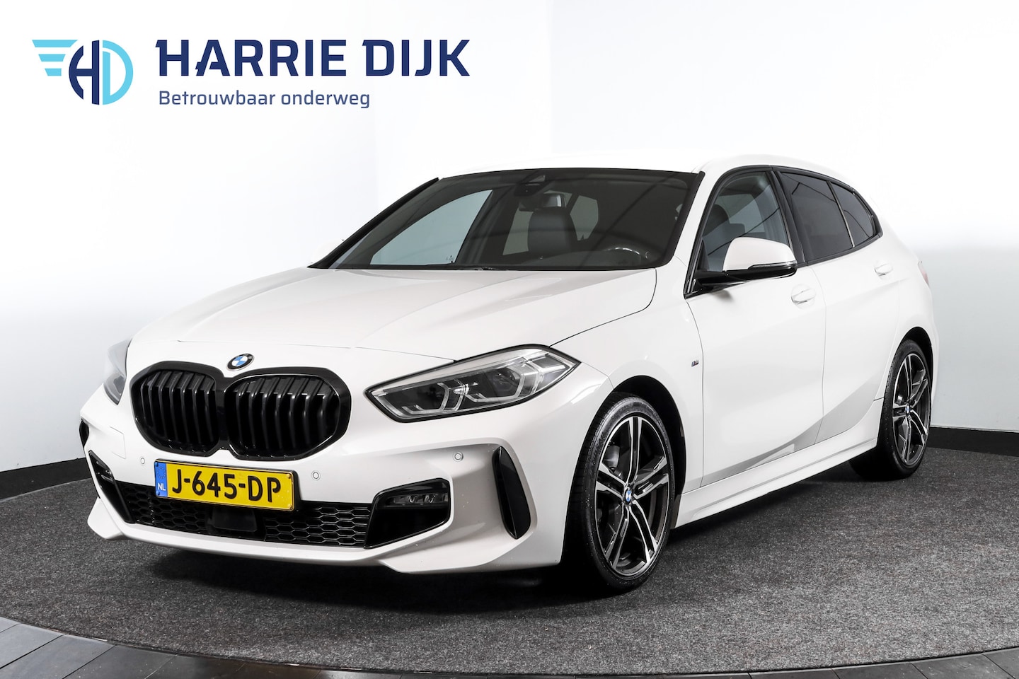 BMW 1-serie - 118i 140 PK High Executive M Sport | Dig. Cockpit | Cruise | PDC | ECC | NAV + App. Connec - AutoWereld.nl