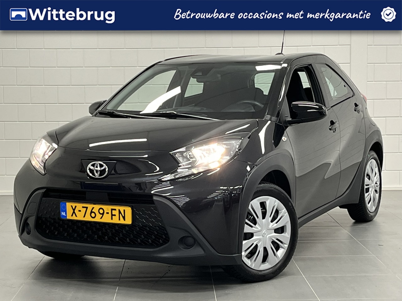 Toyota Aygo X - 1.0 VVT-i MT Play APPLE / ANDROID NAVIGATIE | AIRCO | ZUINIGE AUTO! - AutoWereld.nl