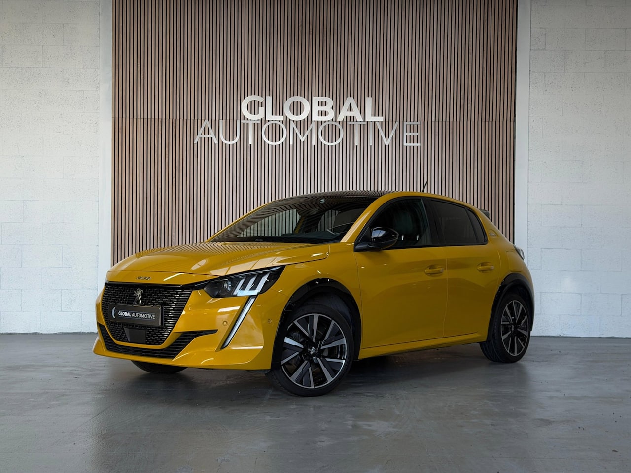 Peugeot 208 - 1.2 PureTech GT-line 131PK | Navi | Sfeer | Carplay - AutoWereld.nl