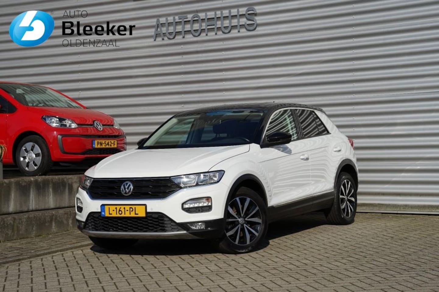 Volkswagen T-Roc - 1.0 TSI Style Cruise Navi ECC PDC Trekhaak - AutoWereld.nl