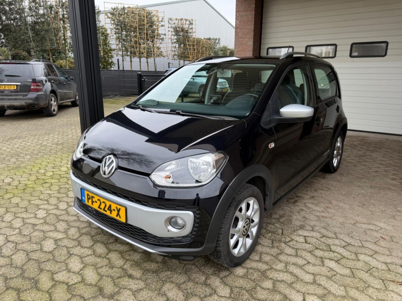 Volkswagen Up! - 1.0 cross Up! navi stoelverw. PDC cruise - AutoWereld.nl