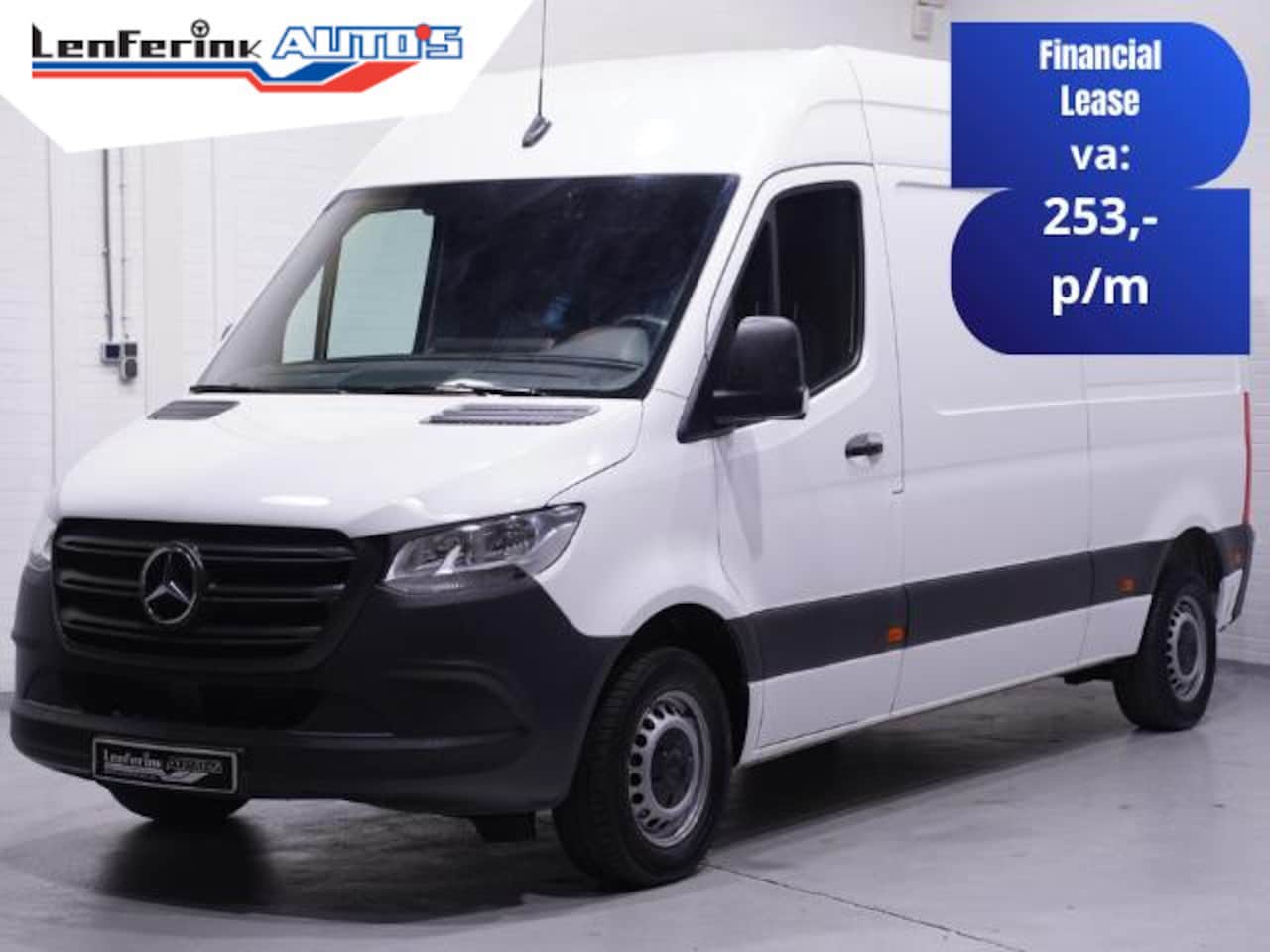 Mercedes-Benz Sprinter - 211 CDI 114 pk L2H2 Laadruimte Pakket, Trekhaak 3-Zits, Slechts 53 dkm - AutoWereld.nl