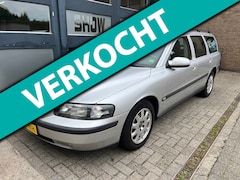 Volvo V70 - 2.4 Comfort Line, Lekt olie