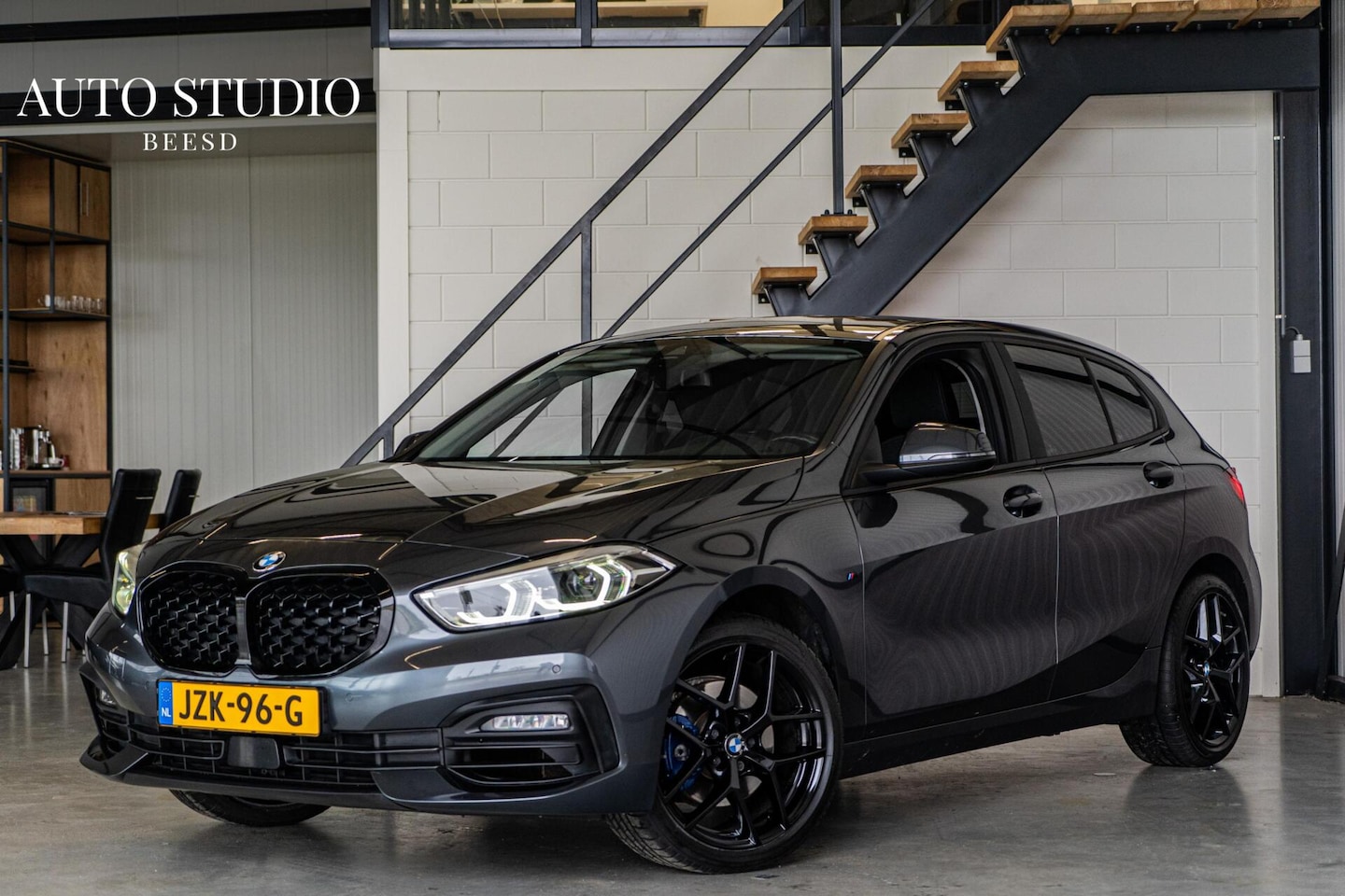 BMW 1-serie - 118i High Executive M | Carplay | Stoelverwarming | Led - AutoWereld.nl
