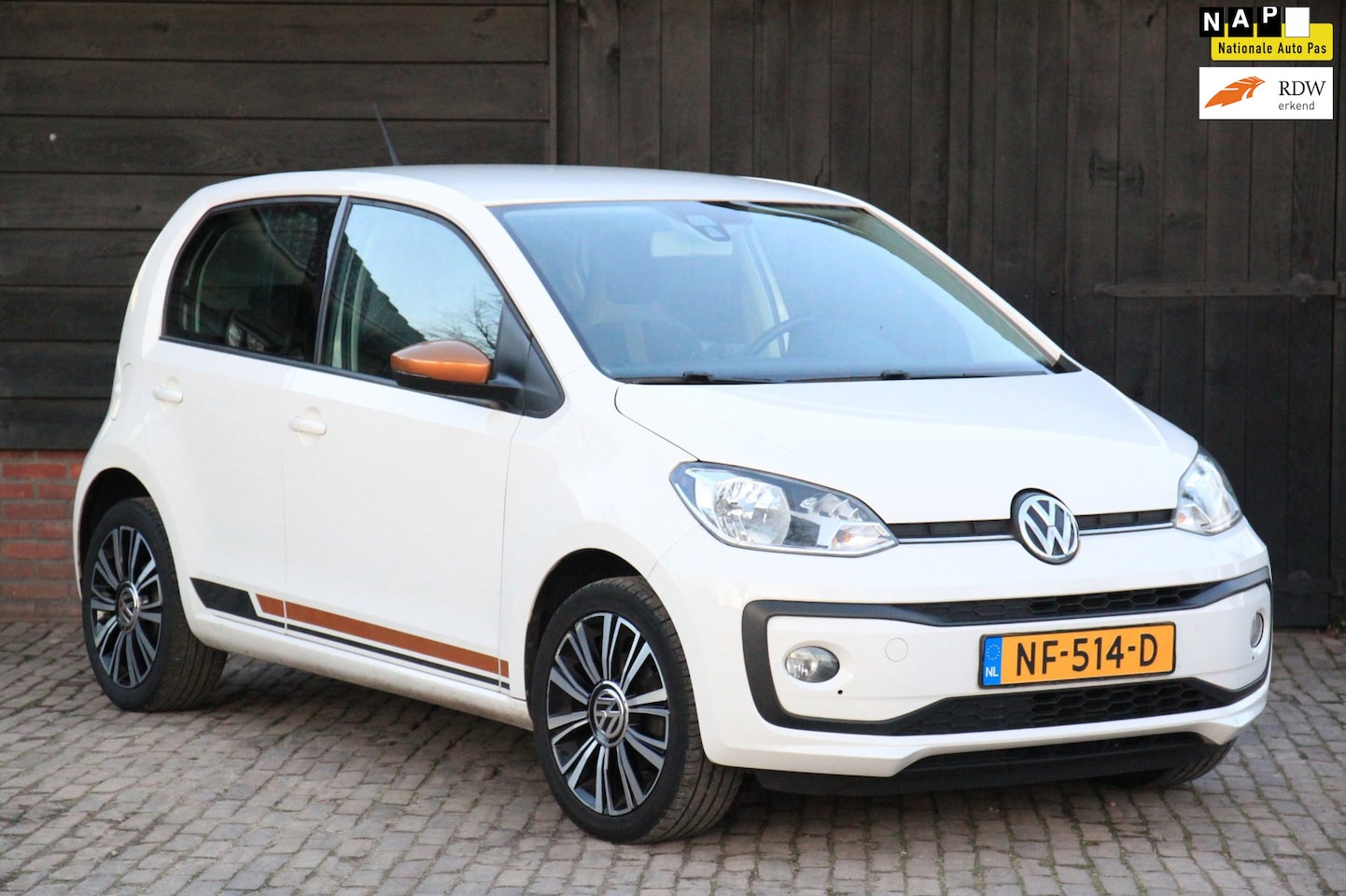 Volkswagen Up! - 1.0 BMT high up! Parkeersensor/Cruise/Stoelverwarming/16"inch lmv - AutoWereld.nl