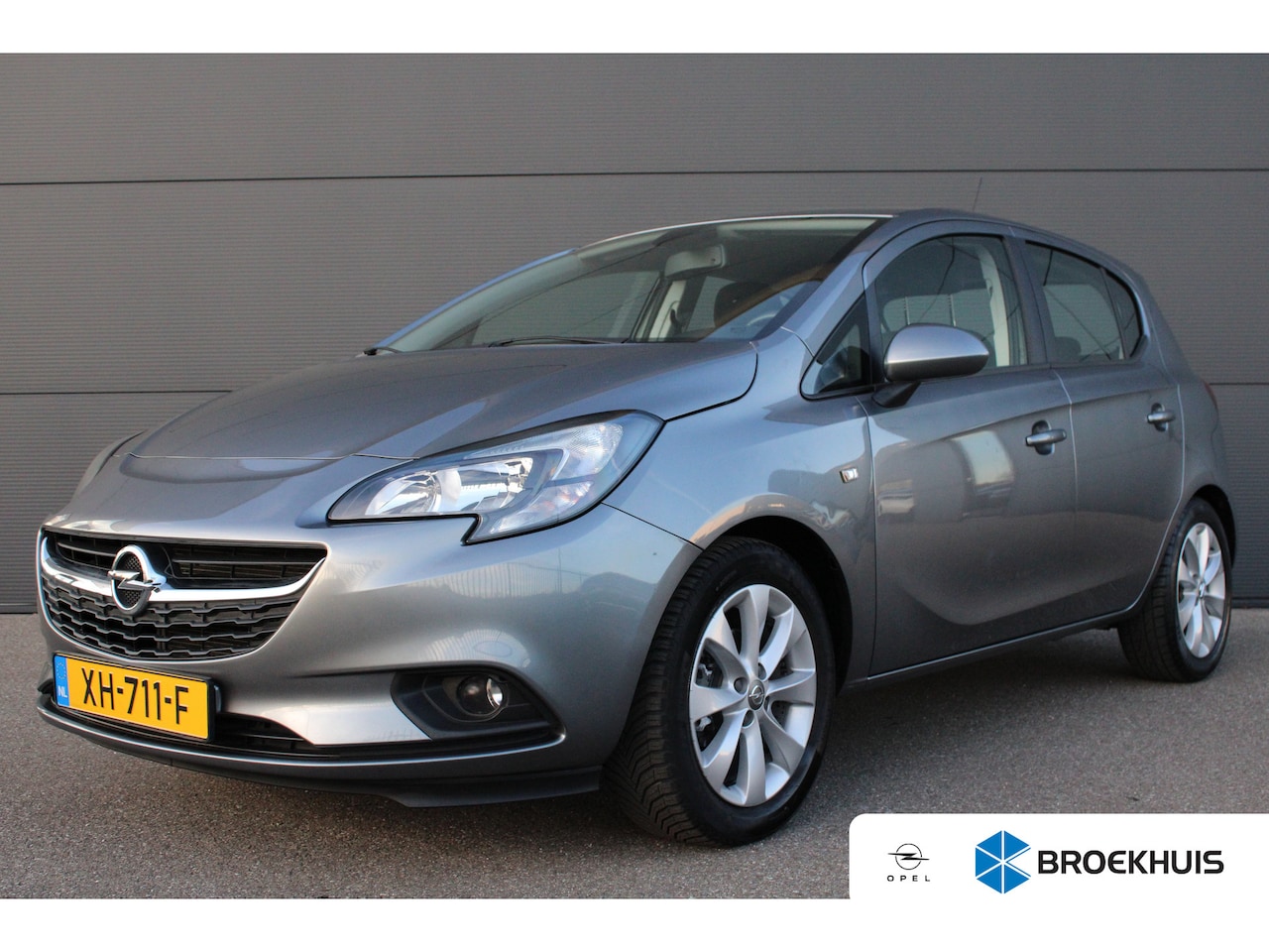 Opel Corsa - 1.4 Favourite | Navigatie | Parkeersensoren | Lichtmetaal | Trekhaak | All season | 1e Eig - AutoWereld.nl