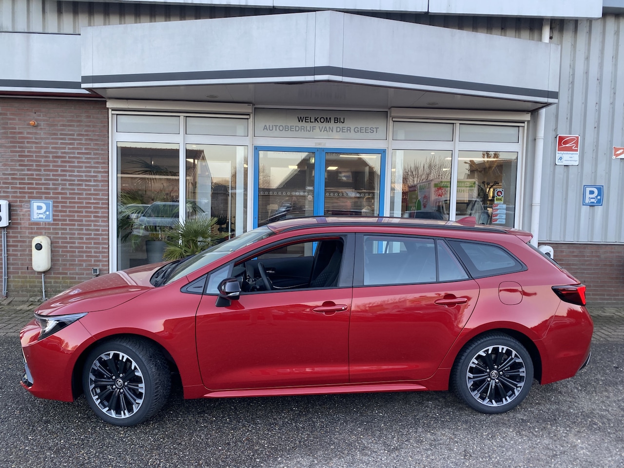 Toyota Corolla Touring Sports - Hybrid 140 Active CarPlay Android Auto GR Sport - AutoWereld.nl