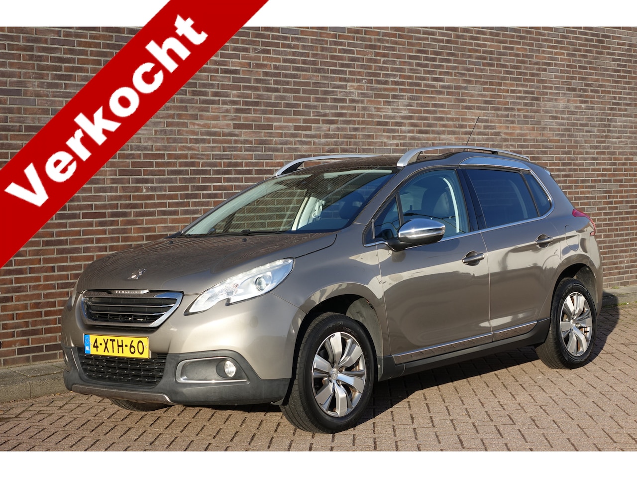 Peugeot 2008 - 1.2 PureTech Allure 1.2 PureTech Allure, Panoramadak, leder/stof, navigatie, PDC - AutoWereld.nl