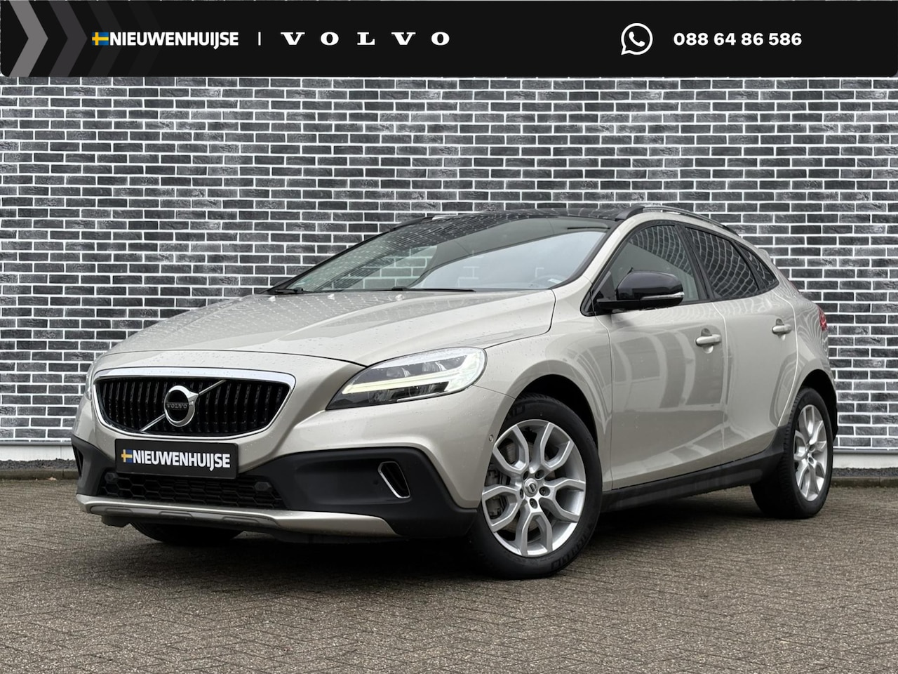 Volvo V40 Cross Country - 1.5 T3 Polar+ Luxury | Panoramadak | Lederen bekleding | Camera achter | Stoelverwarming | - AutoWereld.nl
