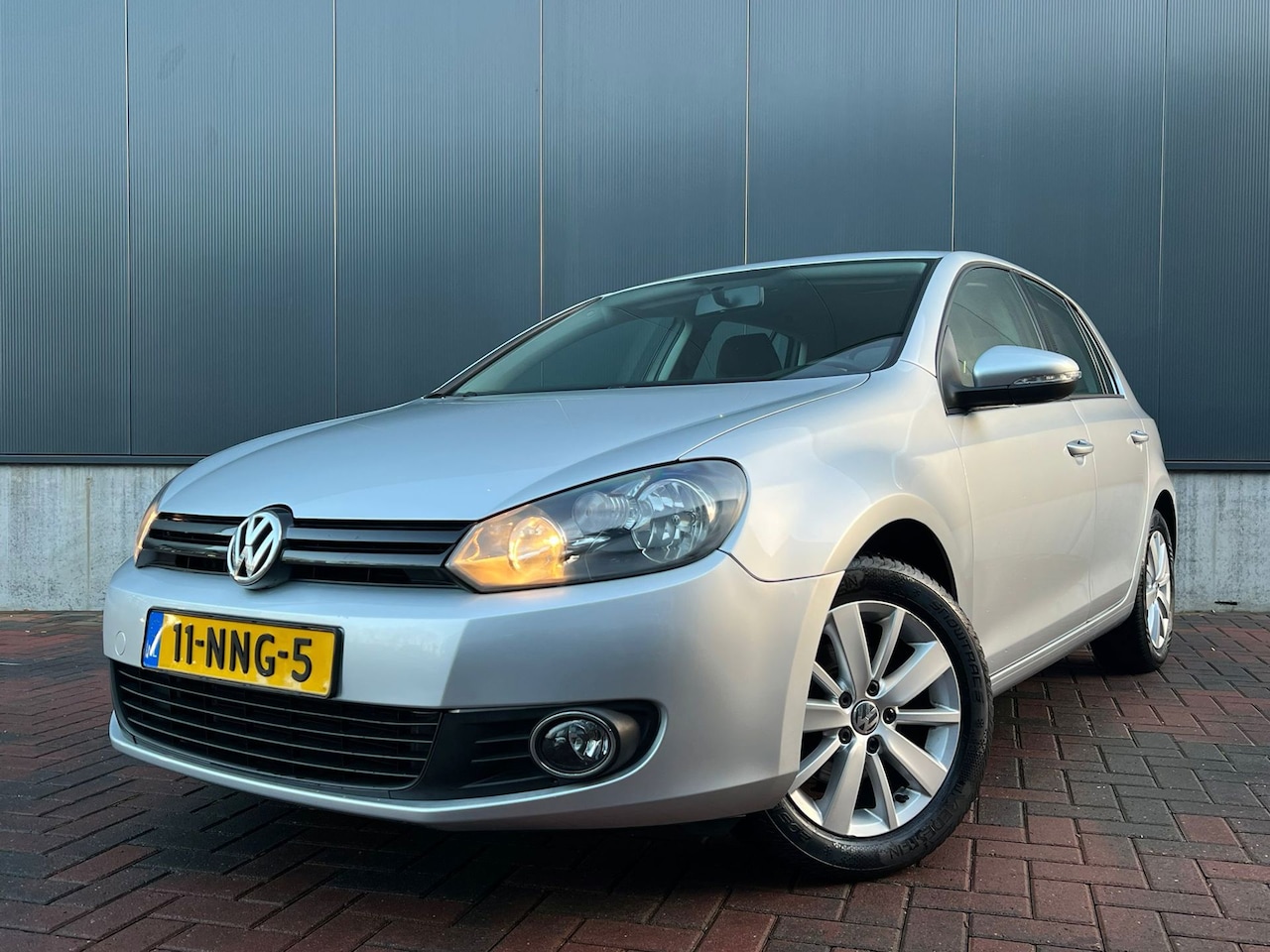 Volkswagen Golf - 1.2 TSI Tour II * Navi * Cruise * Airco * 5-Deurs * Nette Auto * Carplay * - AutoWereld.nl
