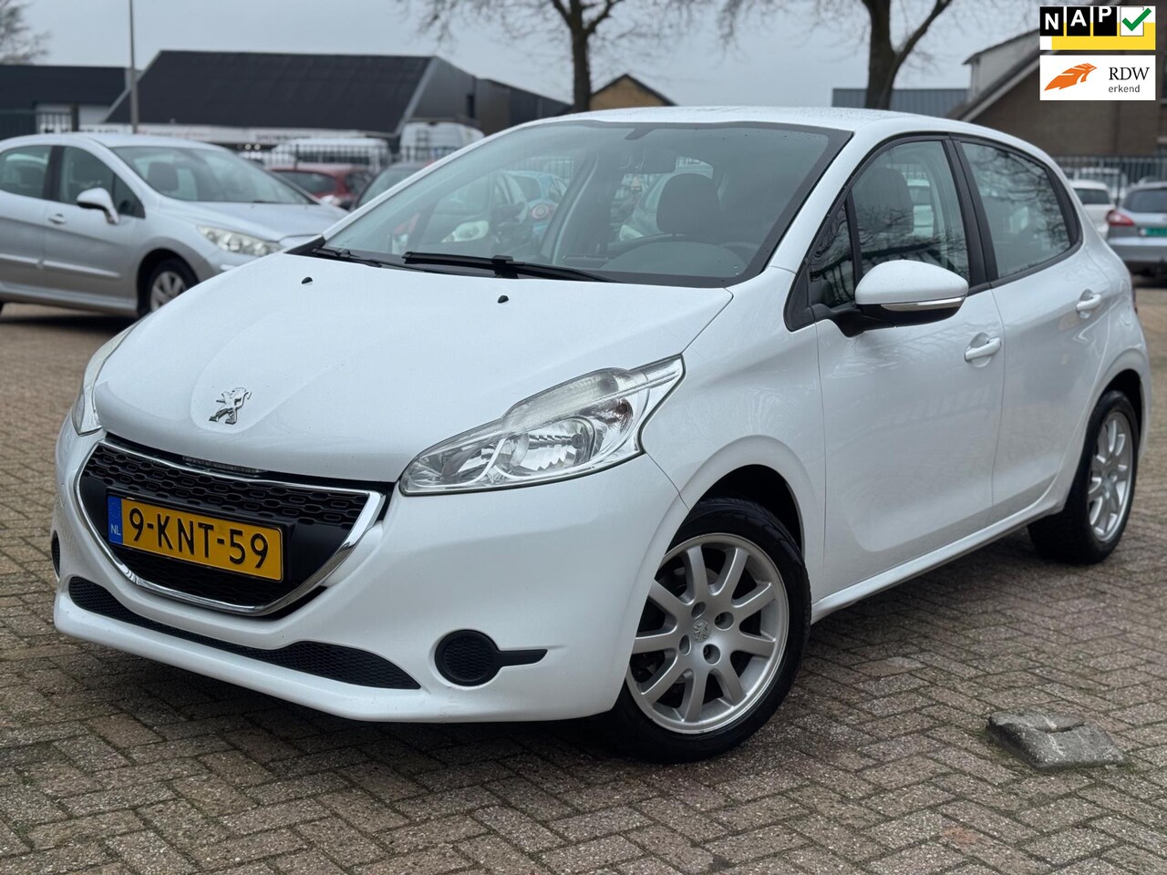 Peugeot 208 - 1.2 VTi Active 5DRS AIRCO CRUISE CTRL APK 02-2027 - AutoWereld.nl