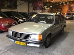 Opel Monza - 2.8H Automaat Perfect rijdende en in nette originele staat verkerende oldtimer met een Apk