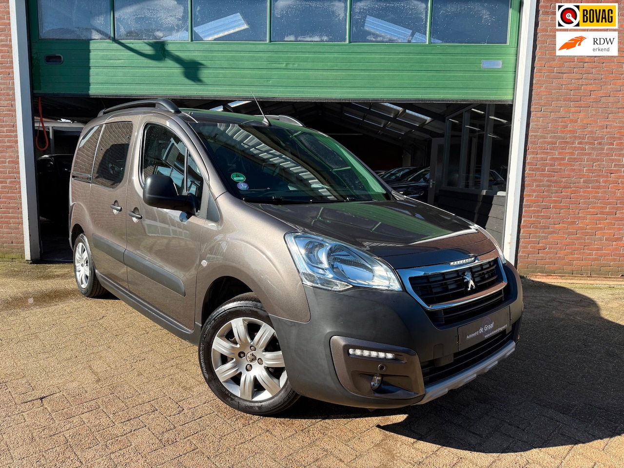Peugeot Partner Tepee - 1.2 PureTech Active|NAVI/CAMERA/BLUETOOTH/PDC/CRUISE - AutoWereld.nl