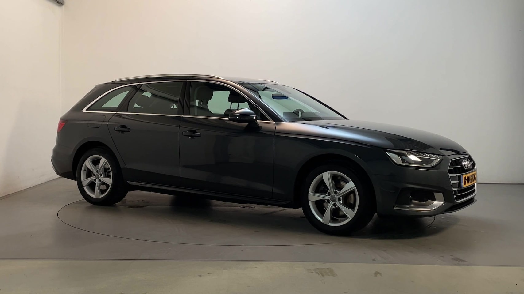 Audi A4 Avant - 35 TFSI Launch Edition Business LED Navigatie Climate Control Parkeersensoren - AutoWereld.nl