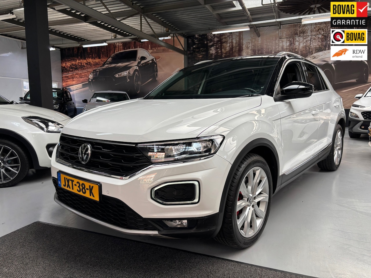 Volkswagen T-Roc - 1.5 TSI Sport / Camera / Panorama Dak - AutoWereld.nl