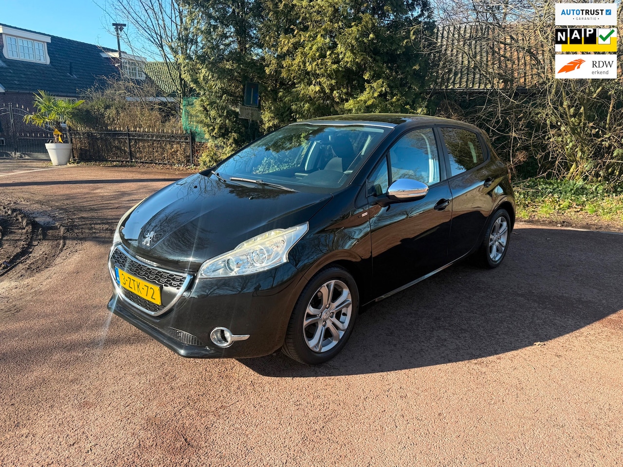 Peugeot 208 - 1.2 PureTech Style Pack Plus / Navi / Pano / Automaat / NAP / Airco - AutoWereld.nl