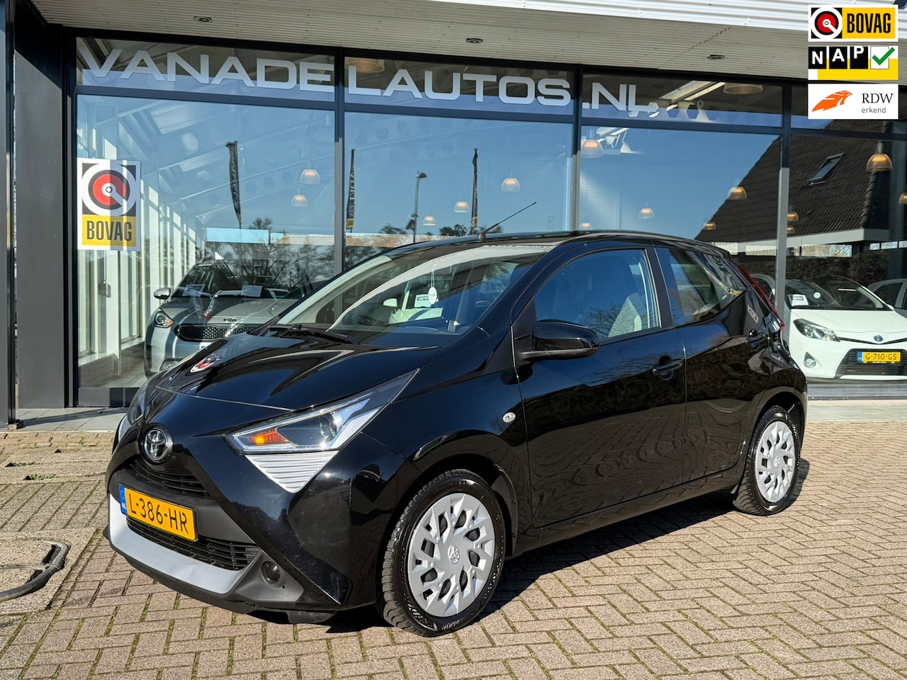 Toyota Aygo - 1.0 VVT-i x-play 1e Eig.! Inc.BTW Camera Airco NL-Auto NAP Dealer Onderhouden! - AutoWereld.nl