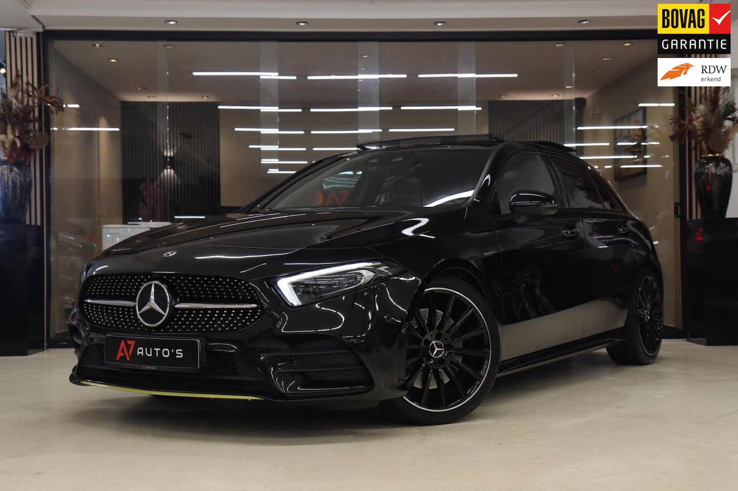 Mercedes-Benz A-klasse - 250 AMG EDITION / PANO/SFEERVER/BURM/CAM/STOELVER/VOL - AutoWereld.nl