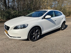 Volvo V40 - 1.6 T3 Summum V40 T3 / 2014 / 103dkm / Navi / PDC / Cruise / 17" TOP