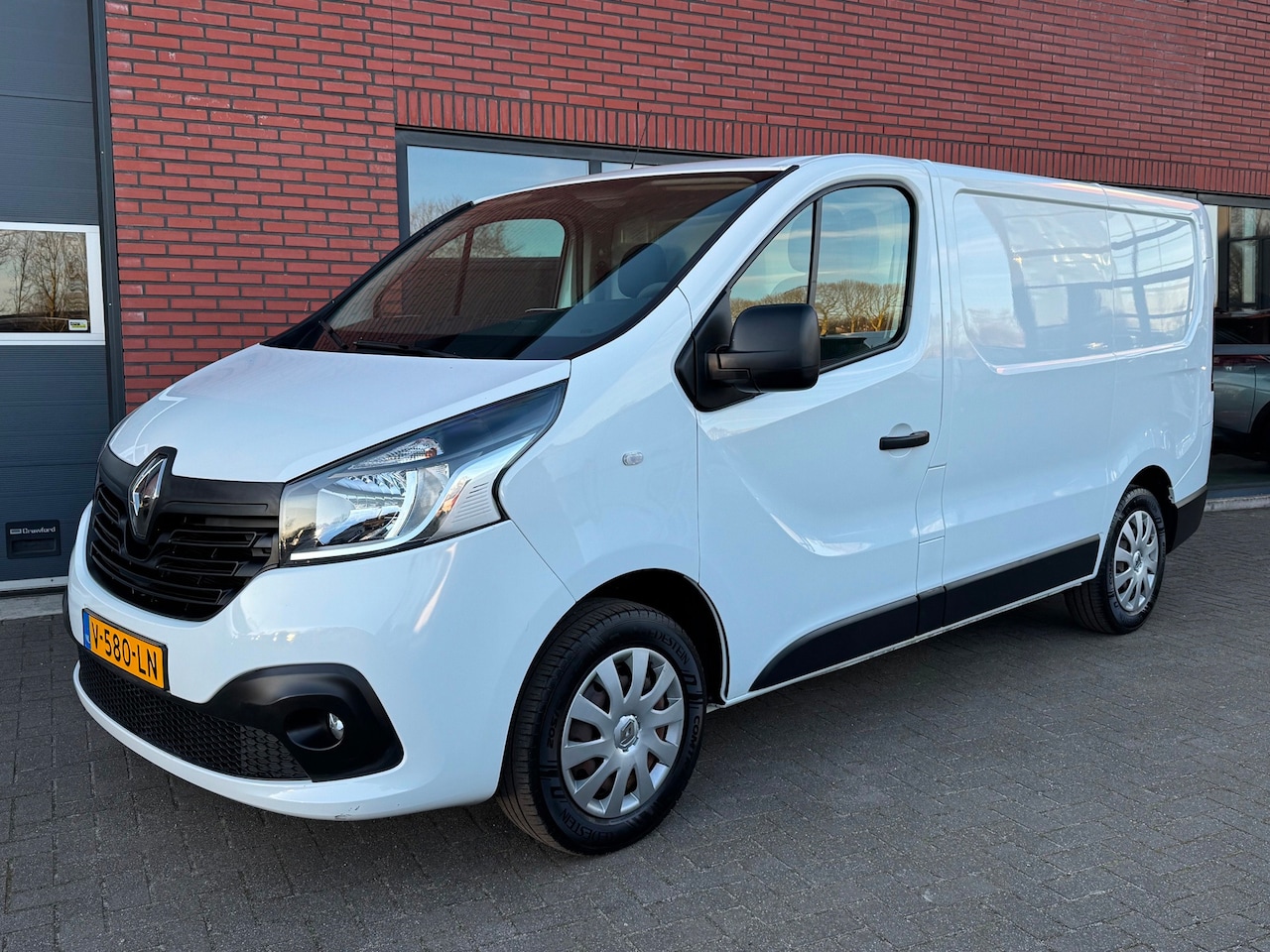 Renault Trafic - 1.6 dCi T27 L1H1 Airco Cruise Navi Comfort - AutoWereld.nl