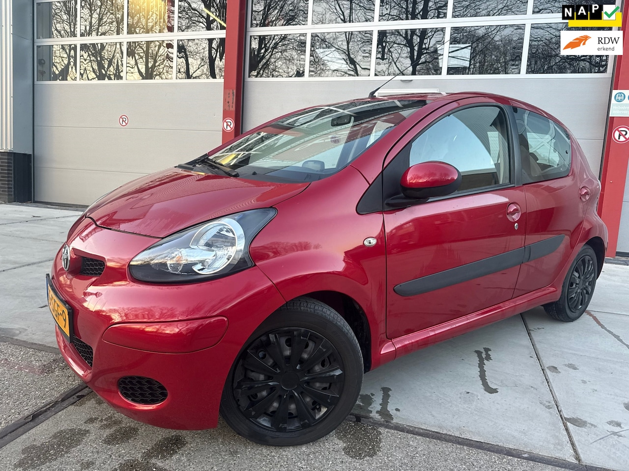 Toyota Aygo - 1.0-12V Comfort Navigator 1.0-12V Comfort Navigator - AutoWereld.nl