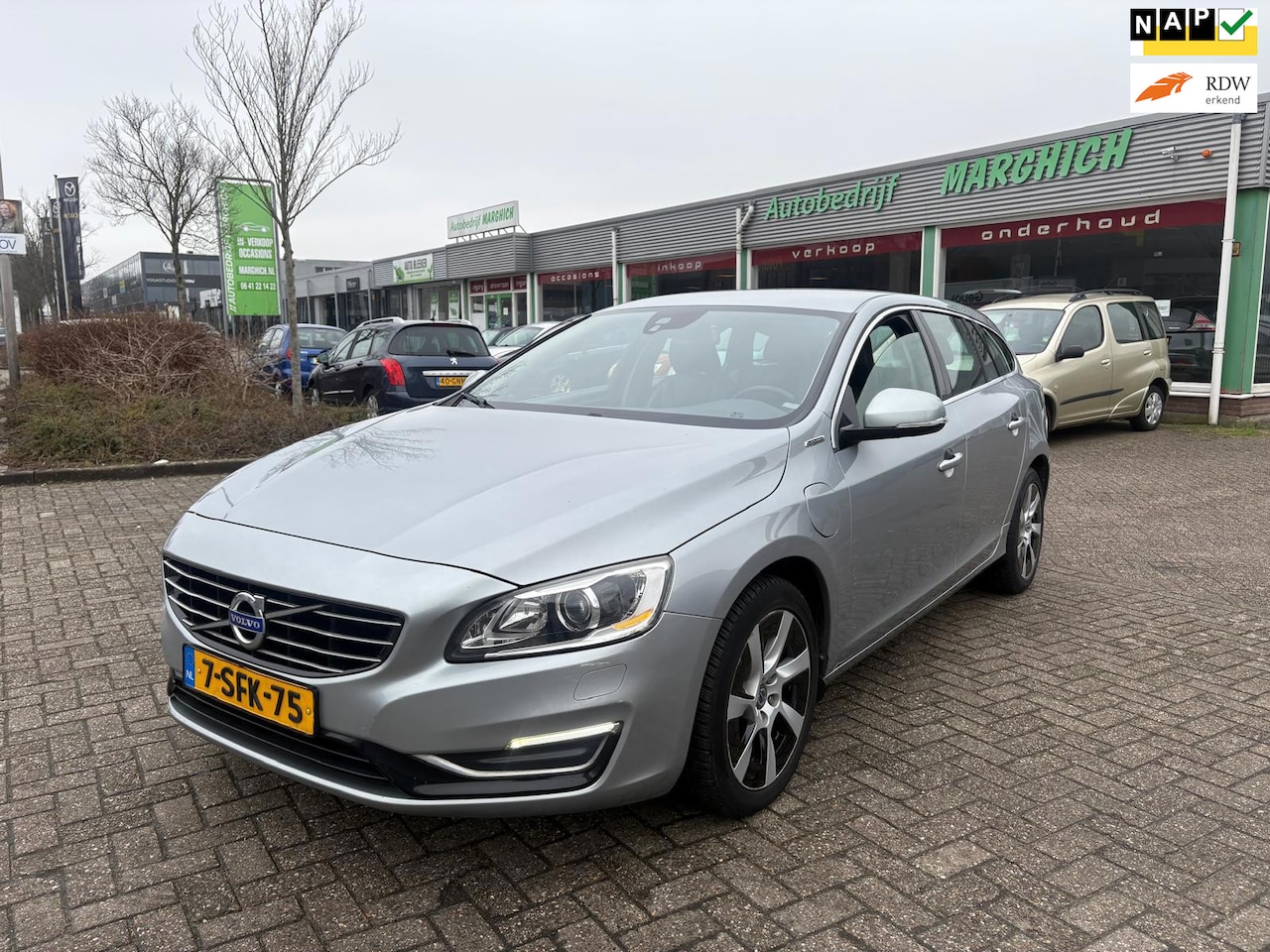Volvo V60 - 2.4 D6 AWD Plug-In Hybrid Summum|NAP|NAVI|PDC| - AutoWereld.nl