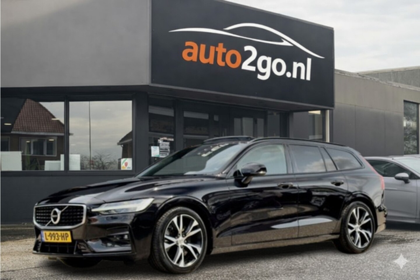 Volvo V60 - 2.0 T5 R-DESIGN 251PK AUT8 PANODAK LEDER NAVI CAMERA APPLE-CARPLY LED LMV PDC - AutoWereld.nl