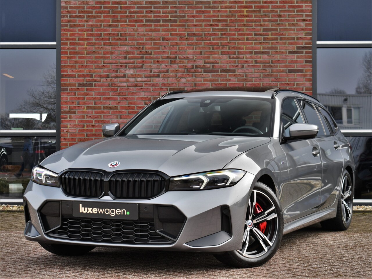 BMW 3-serie Touring - 320i M-Sport Pro Pano HUD HiFi Camera - AutoWereld.nl