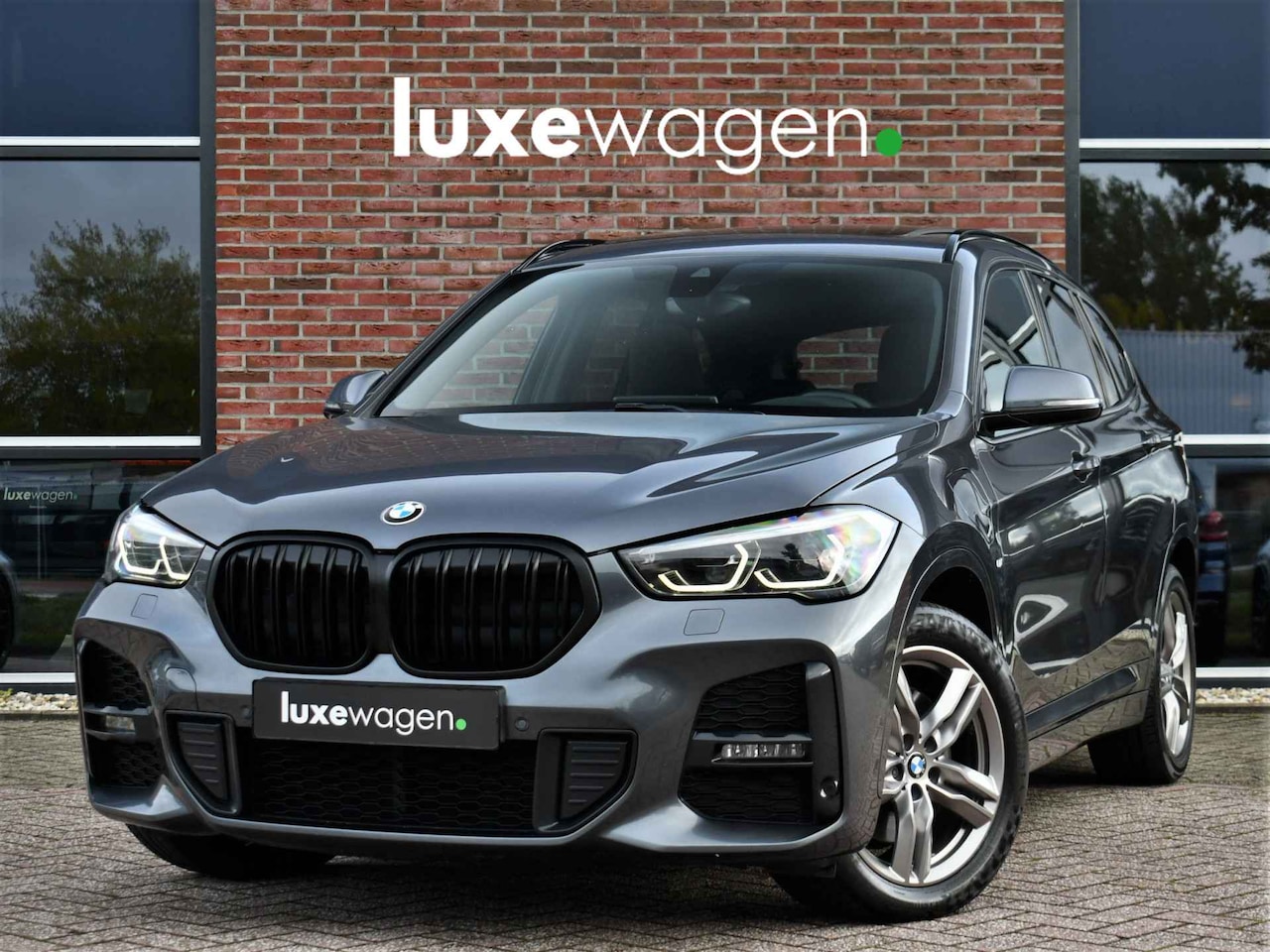 BMW X1 - xDrive25e M-Sport Shadowline El-Klep 18inch Stoelverw - AutoWereld.nl