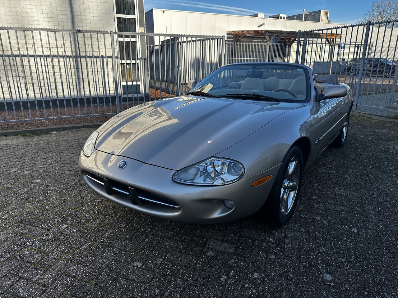 Jaguar XK8 - 4.0 V8 Convertible 4.0 V8 Convertible - AutoWereld.nl