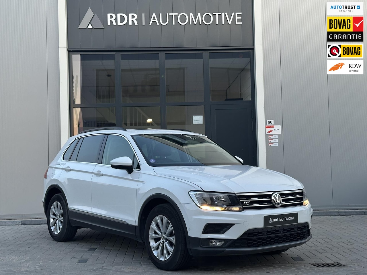 Volkswagen Tiguan - 1.4 TSI | ACT | Leer | Pano | Trekhaak | Carplay | Camera - AutoWereld.nl