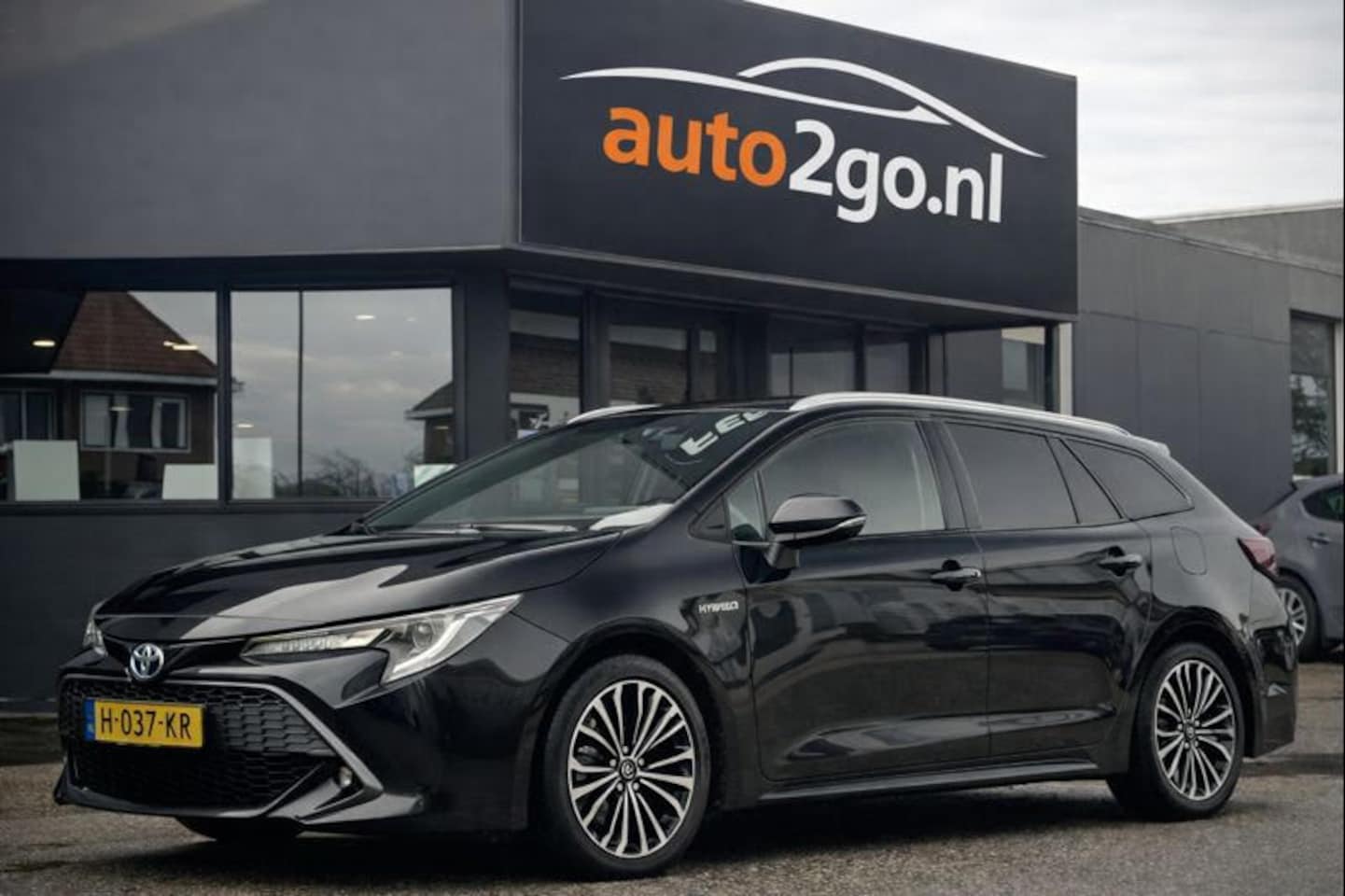Toyota Corolla Touring Sports - 2.0 HYBRID PLUS NAVI CAMERA APPLE-CARPLAY LED LMV PDC - AutoWereld.nl