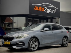 BMW 1-serie - 118i AUT7 M-SPORT HIGH EXECUTIVE PANODAK LEDER NAVI CAMERA DIGI-DASH APPLE-CARPLAY LED LMV